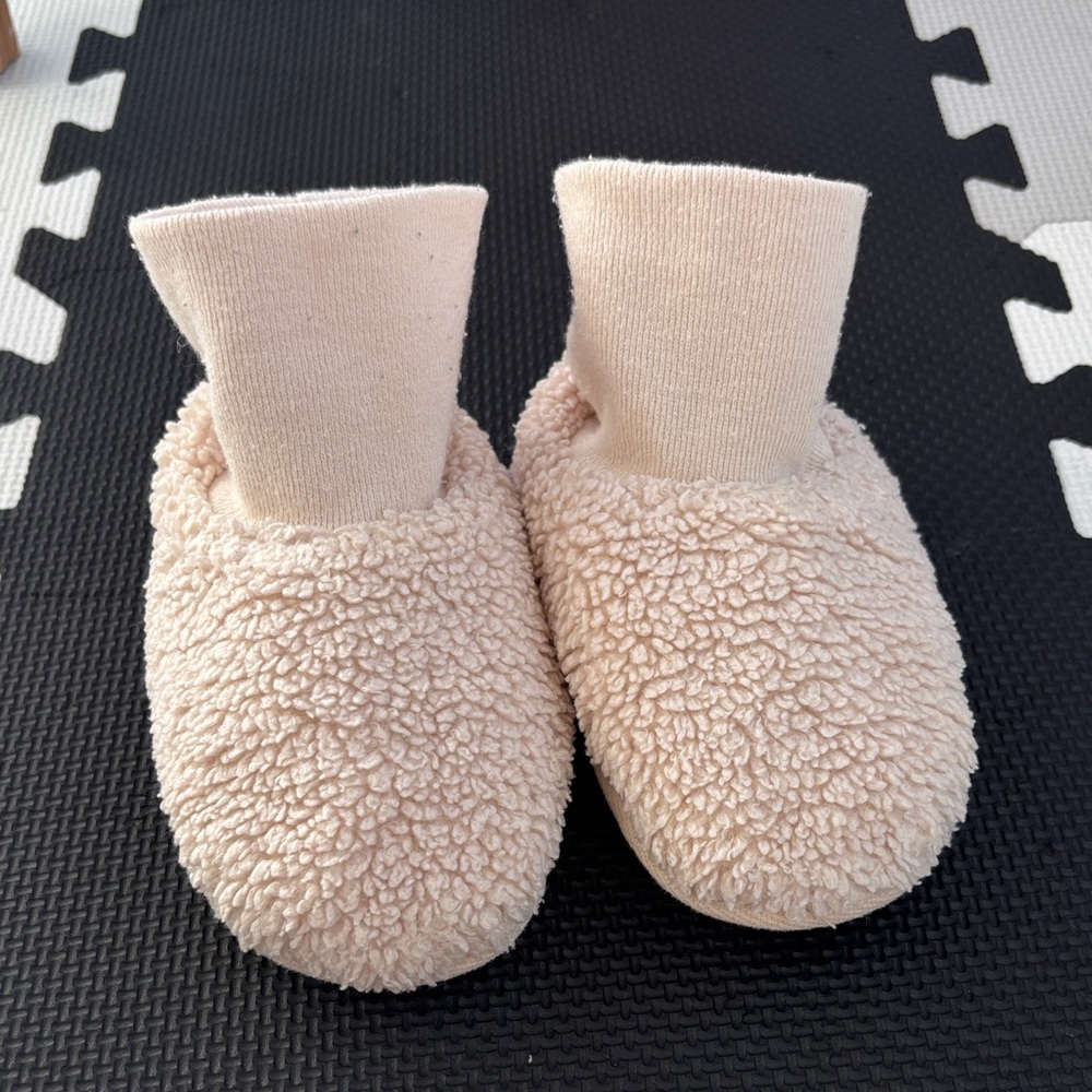 Zara Cozy Cream Sherpa Baby Booties
